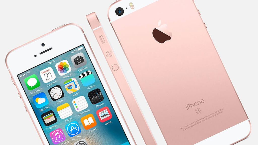 4-дюймовый iPhone SE цвета розовое золото. Модель также представлена в золотом, серебристом и "сером космосе" корпусе