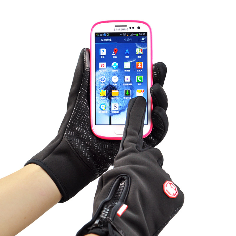 Сенсорные перчатки для телефона во время занятий спортом